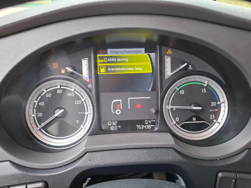 Tractor DAF XF106-460 / DEB / TUV:20-01-2026 / 753438 KM / FRIDGE / ACC / LWDS / GEN2 V2 TACHO / ALCOA / AUTOMATIC / EURO-6 / 2017: foto 17