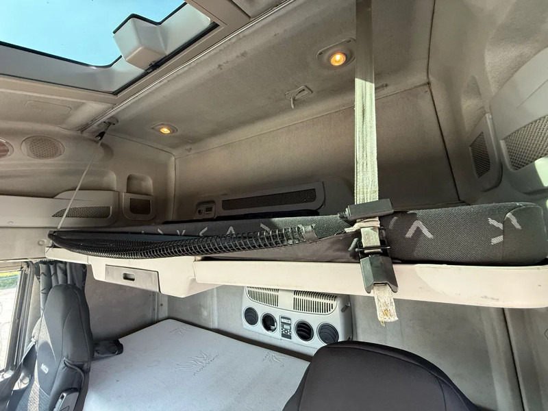 Locação de Iveco Stralis 500 / INTARDER / PARKCOOL / FRIDGE / 2XBED / AIRCO / SMART TACHO / AUTOMATIC / EURO-4 / 2008 Iveco Stralis 500 / INTARDER / PARKCOOL / FRIDGE / 2XBED / AIRCO / SMART TACHO / AUTOMATIC / EURO-4 / 2008: foto 18