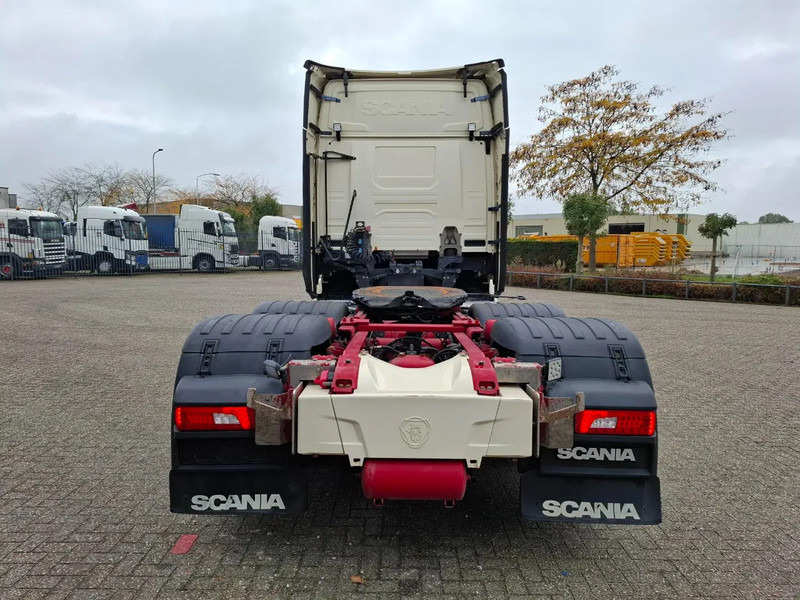 Scania NGS S650 V8 / RETARDER / 633397 KM / 9 TON FRONT AXELE / FULL-AIR / INLINER / FULL SPOILER / LEATHER / ALCOA / NAVI / FRIDGE / E - Tractor: foto 4 Scania NGS S650 V8 / RETARDER / 633397 KM / 9 TON FRONT AXELE / FULL-AIR / INLINER / FULL SPOILER / LEATHER / ALCOA / NAVI / FRIDGE / E - Tractor: foto 4