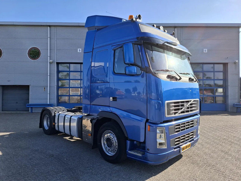 Volvo FH13-400 / HYDRAULICS / NL TRUCK / TUV:14-09-2025 / GLOBETROTTER / FRIGDE / AIRCO / AUTOMATIC / EURO-5 / 2006 - Tractor: foto 2 Volvo FH13-400 / HYDRAULICS / NL TRUCK / TUV:14-09-2025 / GLOBETROTTER / FRIGDE / AIRCO / AUTOMATIC / EURO-5 / 2006 - Tractor: foto 2