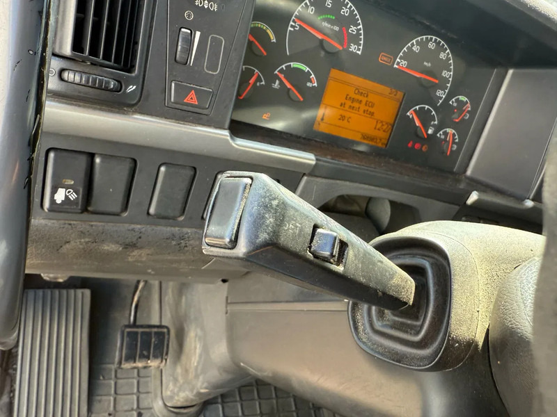 Caminhão grua Volvo FH12-420 / CRANE AMCO VEBA V8204S / REMOTE / XENON / AIRCO / ANALOGE TACHO / MANUAL / EURO-3 / 2003: foto 15