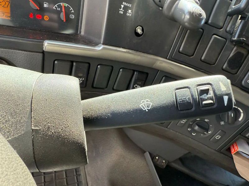 Caminhão grua Volvo FH12-420 / CRANE AMCO VEBA V8204S / REMOTE / XENON / AIRCO / ANALOGE TACHO / MANUAL / EURO-3 / 2003: foto 16