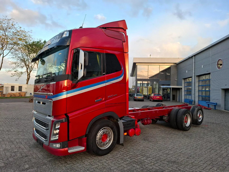 Volvo FH16-750 / BIG AXLE / VEB+ / ONLY:679711 KM / DYNAMIC STEERING / NAVI / LWDS / FULL-AIR / AUTOMATIC / EURO-6 / 2018 - Caminhão chassi: foto 1 Volvo FH16-750 / BIG AXLE / VEB+ / ONLY:679711 KM / DYNAMIC STEERING / NAVI / LWDS / FULL-AIR / AUTOMATIC / EURO-6 / 2018 - Caminhão chassi: foto 1
