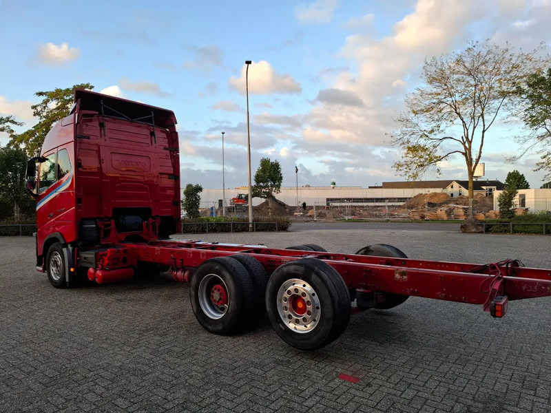 Volvo FH16-750 / BIG AXLE / VEB+ / ONLY:679711 KM / DYNAMIC STEERING / NAVI / LWDS / FULL-AIR / AUTOMATIC / EURO-6 / 2018 - Caminhão chassi: foto 3 Volvo FH16-750 / BIG AXLE / VEB+ / ONLY:679711 KM / DYNAMIC STEERING / NAVI / LWDS / FULL-AIR / AUTOMATIC / EURO-6 / 2018 - Caminhão chassi: foto 3