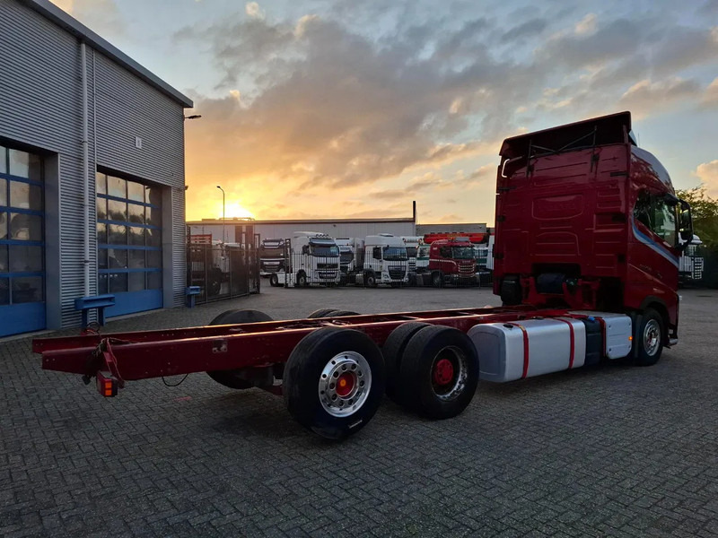 Volvo FH16-750 / BIG AXLE / VEB+ / ONLY:679711 KM / DYNAMIC STEERING / NAVI / LWDS / FULL-AIR / AUTOMATIC / EURO-6 / 2018 - Caminhão chassi: foto 5 Volvo FH16-750 / BIG AXLE / VEB+ / ONLY:679711 KM / DYNAMIC STEERING / NAVI / LWDS / FULL-AIR / AUTOMATIC / EURO-6 / 2018 - Caminhão chassi: foto 5