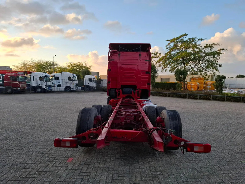 Volvo FH16-750 / BIG AXLE / VEB+ / ONLY:679711 KM / DYNAMIC STEERING / NAVI / LWDS / FULL-AIR / AUTOMATIC / EURO-6 / 2018 - Caminhão chassi: foto 4 Volvo FH16-750 / BIG AXLE / VEB+ / ONLY:679711 KM / DYNAMIC STEERING / NAVI / LWDS / FULL-AIR / AUTOMATIC / EURO-6 / 2018 - Caminhão chassi: foto 4
