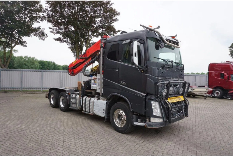 Volvo FH16-750 / ENGINE RUNNING / 6x4 / RETARDER / BIG AXLE / VEB+ / PALFINGER FD250 / EURO-6 / 2016 - Caminhão florestal, Caminhão grua: foto 3 Volvo FH16-750 / ENGINE RUNNING / 6x4 / RETARDER / BIG AXLE / VEB+ / PALFINGER FD250 / EURO-6 / 2016 - Caminhão florestal, Caminhão grua: foto 3
