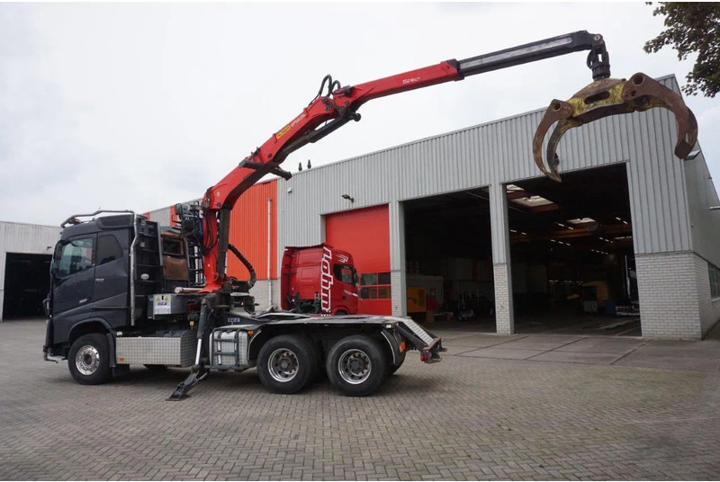 Volvo FH16-750 / ENGINE RUNNING / 6x4 / RETARDER / BIG AXLE / VEB+ / PALFINGER FD250 / EURO-6 / 2016 - Caminhão florestal, Caminhão grua: foto 5 Volvo FH16-750 / ENGINE RUNNING / 6x4 / RETARDER / BIG AXLE / VEB+ / PALFINGER FD250 / EURO-6 / 2016 - Caminhão florestal, Caminhão grua: foto 5