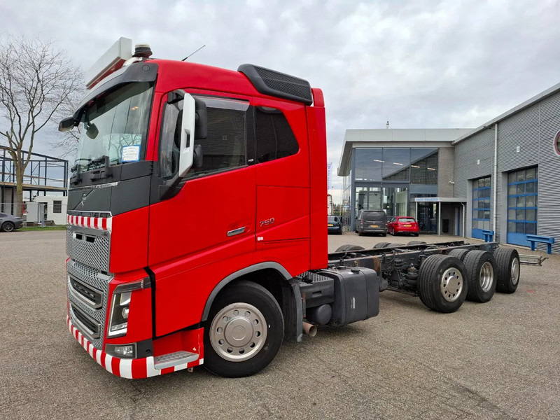 Volvo FH16-750 / VEB+ / ONLY:349761 KM / 9TON FRONT AXLE / INLINER / TECHNICAL 60TON / FULL-AIR / AUTOMATIC / EURO-6 / 2016 - Caminhão chassi: foto 1 Volvo FH16-750 / VEB+ / ONLY:349761 KM / 9TON FRONT AXLE / INLINER / TECHNICAL 60TON / FULL-AIR / AUTOMATIC / EURO-6 / 2016 - Caminhão chassi: foto 1