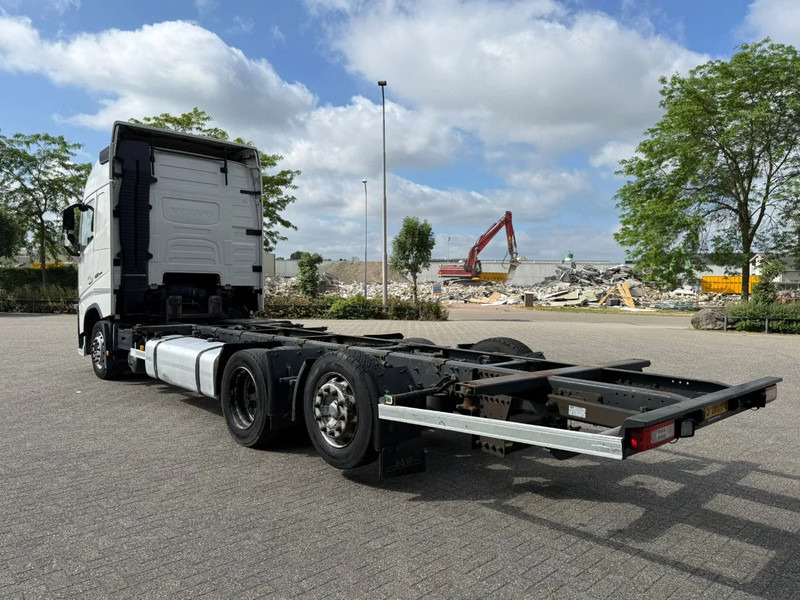 Volvo FH4-420 / NL TRUCK / DOUBLE TANK / PARKCOOL / BDF / VEB? / LWDS / FRIDGE / FULL-AIR / LIFT AXLE / AUTOMATIC / EURO-6 / 2016 - Caminhão transportador de contêineres/ Caixa móvel: foto 3 Volvo FH4-420 / NL TRUCK / DOUBLE TANK / PARKCOOL / BDF / VEB? / LWDS / FRIDGE / FULL-AIR / LIFT AXLE / AUTOMATIC / EURO-6 / 2016 - Caminhão transportador de contêineres/ Caixa móvel: foto 3