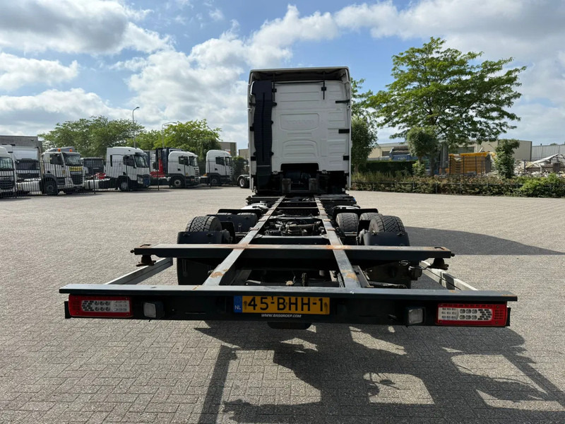 Volvo FH4-420 / NL TRUCK / DOUBLE TANK / PARKCOOL / BDF / VEB? / LWDS / FRIDGE / FULL-AIR / LIFT AXLE / AUTOMATIC / EURO-6 / 2016 - Caminhão transportador de contêineres/ Caixa móvel: foto 4 Volvo FH4-420 / NL TRUCK / DOUBLE TANK / PARKCOOL / BDF / VEB? / LWDS / FRIDGE / FULL-AIR / LIFT AXLE / AUTOMATIC / EURO-6 / 2016 - Caminhão transportador de contêineres/ Caixa móvel: foto 4