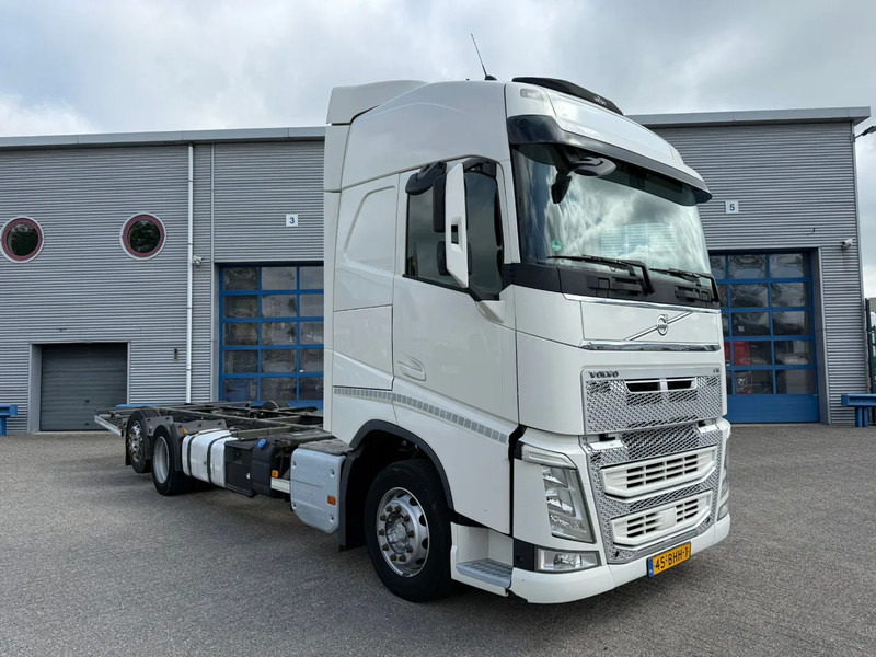 Volvo FH4-420 / NL TRUCK / DOUBLE TANK / PARKCOOL / BDF / VEB? / LWDS / FRIDGE / FULL-AIR / LIFT AXLE / AUTOMATIC / EURO-6 / 2016 - Caminhão transportador de contêineres/ Caixa móvel: foto 2 Volvo FH4-420 / NL TRUCK / DOUBLE TANK / PARKCOOL / BDF / VEB? / LWDS / FRIDGE / FULL-AIR / LIFT AXLE / AUTOMATIC / EURO-6 / 2016 - Caminhão transportador de contêineres/ Caixa móvel: foto 2