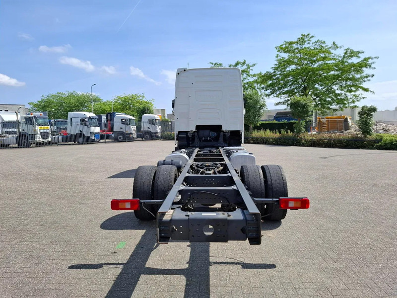 Volvo FH4-420 / PTO / DOUBLE TANK / I-PARKCOOL / VEB+ / LWDS / TUV:10-07-2025 / AUTOMATIC / EURO-6 / 2016 - Caminhão chassi: foto 4 Volvo FH4-420 / PTO / DOUBLE TANK / I-PARKCOOL / VEB+ / LWDS / TUV:10-07-2025 / AUTOMATIC / EURO-6 / 2016 - Caminhão chassi: foto 4