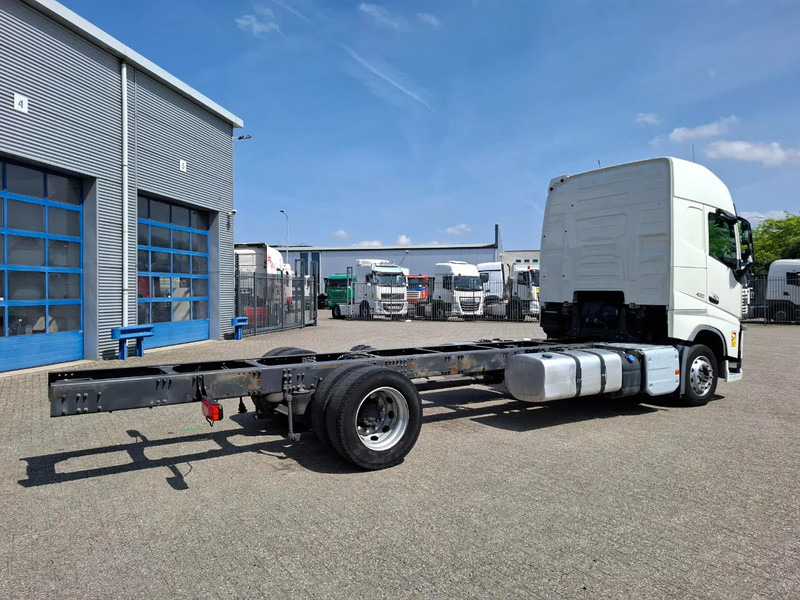 Volvo FH4-420 / PTO / DOUBLE TANK / I-PARKCOOL / VEB+ / LWDS / TUV:10-07-2025 / AUTOMATIC / EURO-6 / 2016 - Caminhão chassi: foto 5 Volvo FH4-420 / PTO / DOUBLE TANK / I-PARKCOOL / VEB+ / LWDS / TUV:10-07-2025 / AUTOMATIC / EURO-6 / 2016 - Caminhão chassi: foto 5