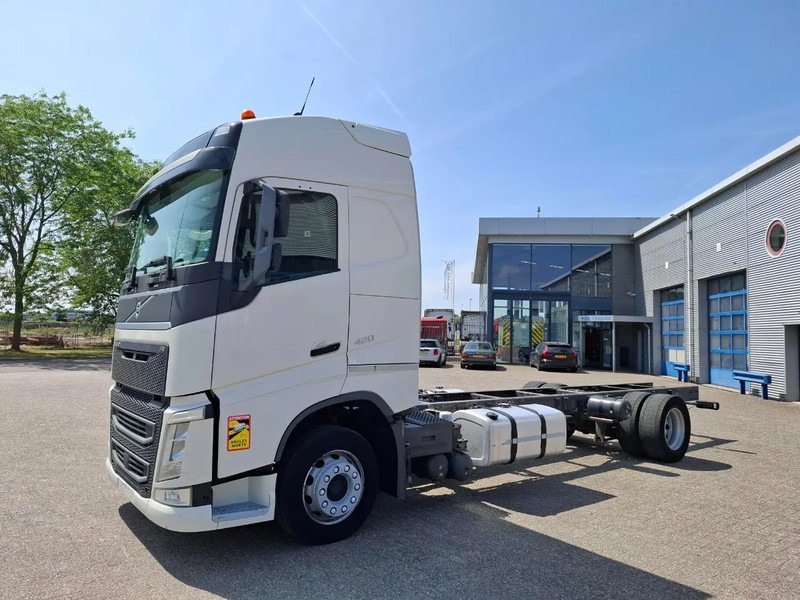 Volvo FH4-420 / PTO / DOUBLE TANK / I-PARKCOOL / VEB+ / LWDS / TUV:10-07-2025 / AUTOMATIC / EURO-6 / 2016 - Caminhão chassi: foto 1 Volvo FH4-420 / PTO / DOUBLE TANK / I-PARKCOOL / VEB+ / LWDS / TUV:10-07-2025 / AUTOMATIC / EURO-6 / 2016 - Caminhão chassi: foto 1