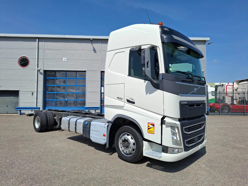 Volvo FH4-420 / PTO / DOUBLE TANK / I-PARKCOOL / VEB+ / LWDS / TUV:10-07-2025 / AUTOMATIC / EURO-6 / 2016 - Caminhão chassi: foto 2 Volvo FH4-420 / PTO / DOUBLE TANK / I-PARKCOOL / VEB+ / LWDS / TUV:10-07-2025 / AUTOMATIC / EURO-6 / 2016 - Caminhão chassi: foto 2