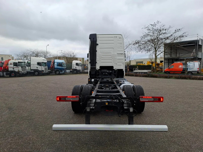 Volvo FH5-500 / XL / VEB+ / I-SAVE / I-PARKCOOL / ONLY:175784 KM / GERMAN TRUCK / FULL-AIR / WB:490 / ALCOA / LEATHER / 2023 - Caminhão chassi: foto 4 Volvo FH5-500 / XL / VEB+ / I-SAVE / I-PARKCOOL / ONLY:175784 KM / GERMAN TRUCK / FULL-AIR / WB:490 / ALCOA / LEATHER / 2023 - Caminhão chassi: foto 4