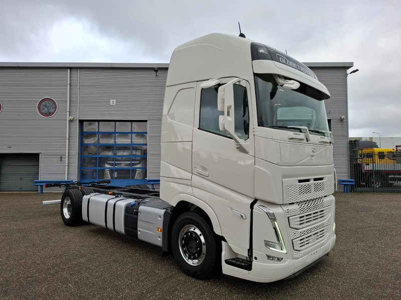 Volvo FH5-500 / XL / VEB+ / I-SAVE / I-PARKCOOL / ONLY:175784 KM / GERMAN TRUCK / FULL-AIR / WB:490 / ALCOA / LEATHER / 2023 - Caminhão chassi: foto 2 Volvo FH5-500 / XL / VEB+ / I-SAVE / I-PARKCOOL / ONLY:175784 KM / GERMAN TRUCK / FULL-AIR / WB:490 / ALCOA / LEATHER / 2023 - Caminhão chassi: foto 2