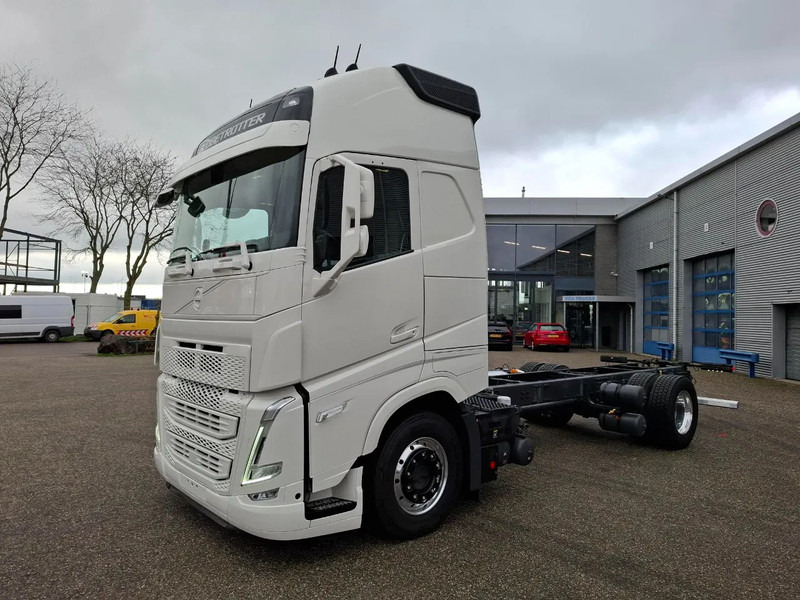 Volvo FH5-500 / XL / VEB+ / I-SAVE / I-PARKCOOL / ONLY:175784 KM / GERMAN TRUCK / FULL-AIR / WB:490 / ALCOA / LEATHER / 2023 - Caminhão chassi: foto 1 Volvo FH5-500 / XL / VEB+ / I-SAVE / I-PARKCOOL / ONLY:175784 KM / GERMAN TRUCK / FULL-AIR / WB:490 / ALCOA / LEATHER / 2023 - Caminhão chassi: foto 1