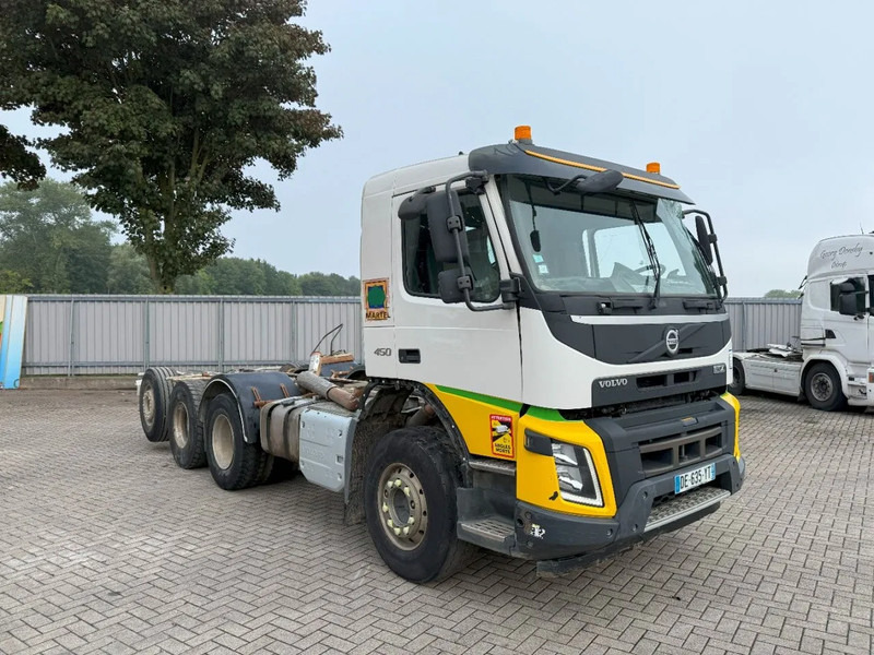 Volvo FMX 450 / ENGINE RUNNING / 8X4 / VEB / ONLY:260642 KM / PTO / LIFT+LENKACHSE / ALCOA / AUTOMATIC / EURO-6 / 2014 - Caminhão chassi: foto 2 Volvo FMX 450 / ENGINE RUNNING / 8X4 / VEB / ONLY:260642 KM / PTO / LIFT+LENKACHSE / ALCOA / AUTOMATIC / EURO-6 / 2014 - Caminhão chassi: foto 2