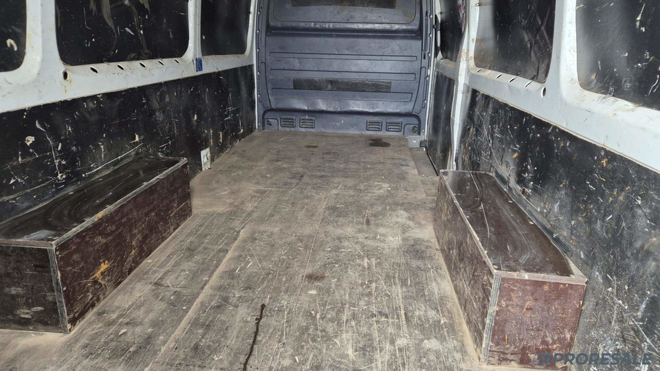 VOLKSWAGEN CRAFTER 2,0 TDi 100 kW skříňový - Carrinha de contentor: foto 4 VOLKSWAGEN CRAFTER 2,0 TDi 100 kW skříňový - Carrinha de contentor: foto 4