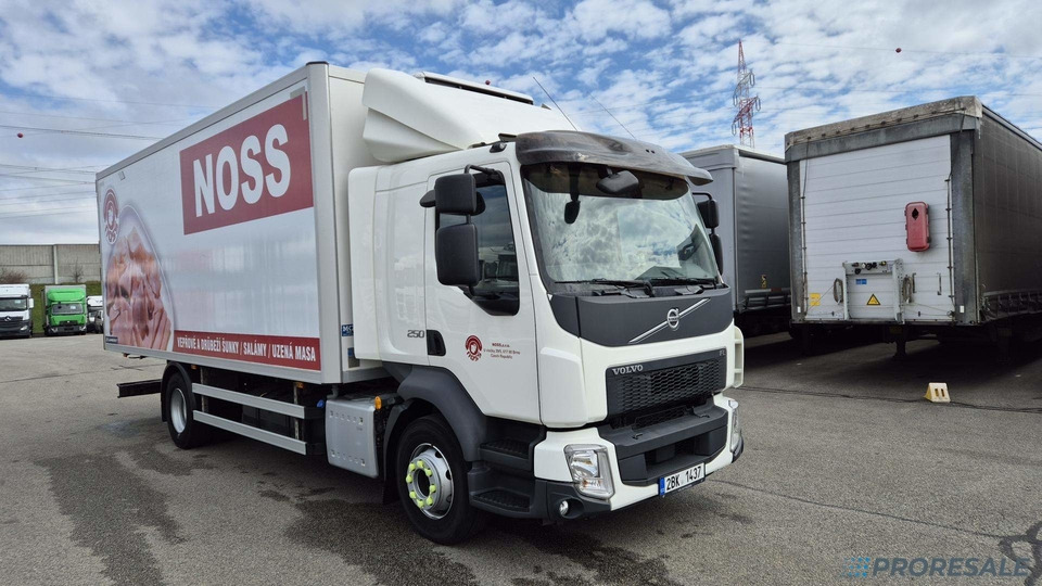 VOLVO FL 250 BB EURO 6 - mrazírna + CARRIER XARIOS 600 EL MAXI - Caminhão frigorífico: foto 1 VOLVO FL 250 BB EURO 6 - mrazírna + CARRIER XARIOS 600 EL MAXI - Caminhão frigorífico: foto 1