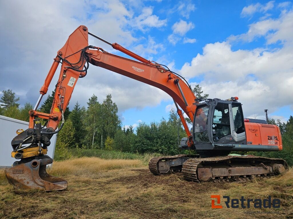 Grävmaskin Hitachi ZX250LC-3 Tiltrotator - Escavadora de rastos: foto 1 Grävmaskin Hitachi ZX250LC-3 Tiltrotator - Escavadora de rastos: foto 1