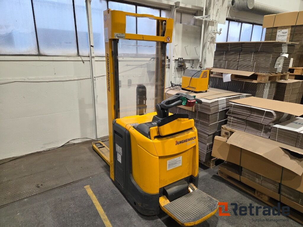 Jungheinrich erc 216z med lader 2015 mod - Stacker: foto 4 Jungheinrich erc 216z med lader 2015 mod - Stacker: foto 4
