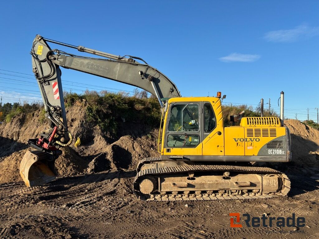 Grävmaskin Volvo 210BLC med redskap - Máquina de construção: foto 1 Grävmaskin Volvo 210BLC med redskap - Máquina de construção: foto 1
