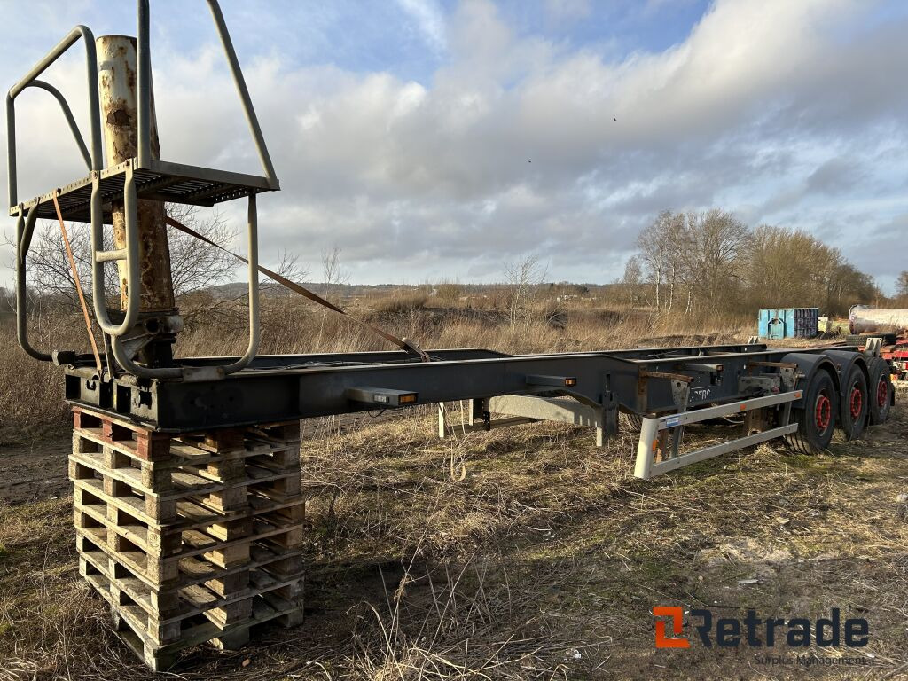 Tipptrailer chassi KELBERG T40S3 - Semireboque transportador de contêineres/ Caixa móvel: foto 1 Tipptrailer chassi KELBERG T40S3 - Semireboque transportador de contêineres/ Caixa móvel: foto 1