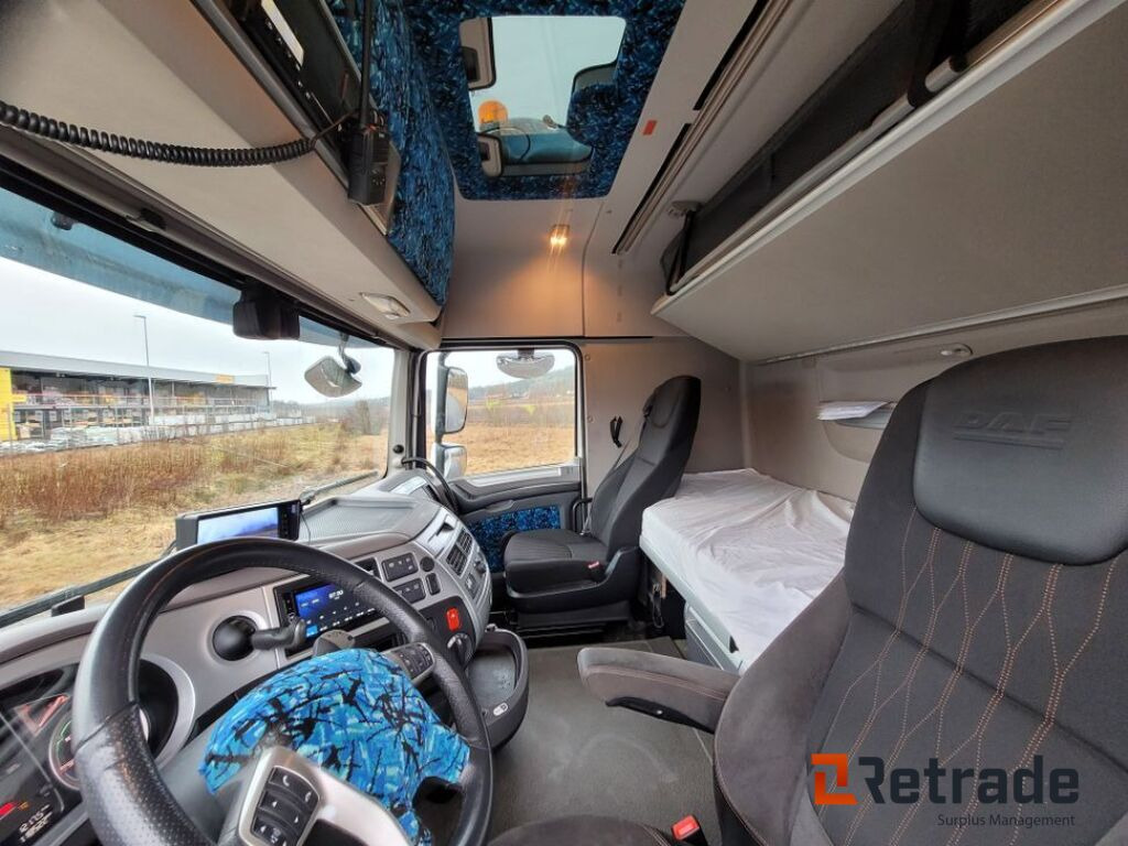 Tridem lastväxlare med flak Daf XF530 FAW Euro 6, låga mil -2022 - Caminhão basculante: foto 5 Tridem lastväxlare med flak Daf XF530 FAW Euro 6, låga mil -2022 - Caminhão basculante: foto 5