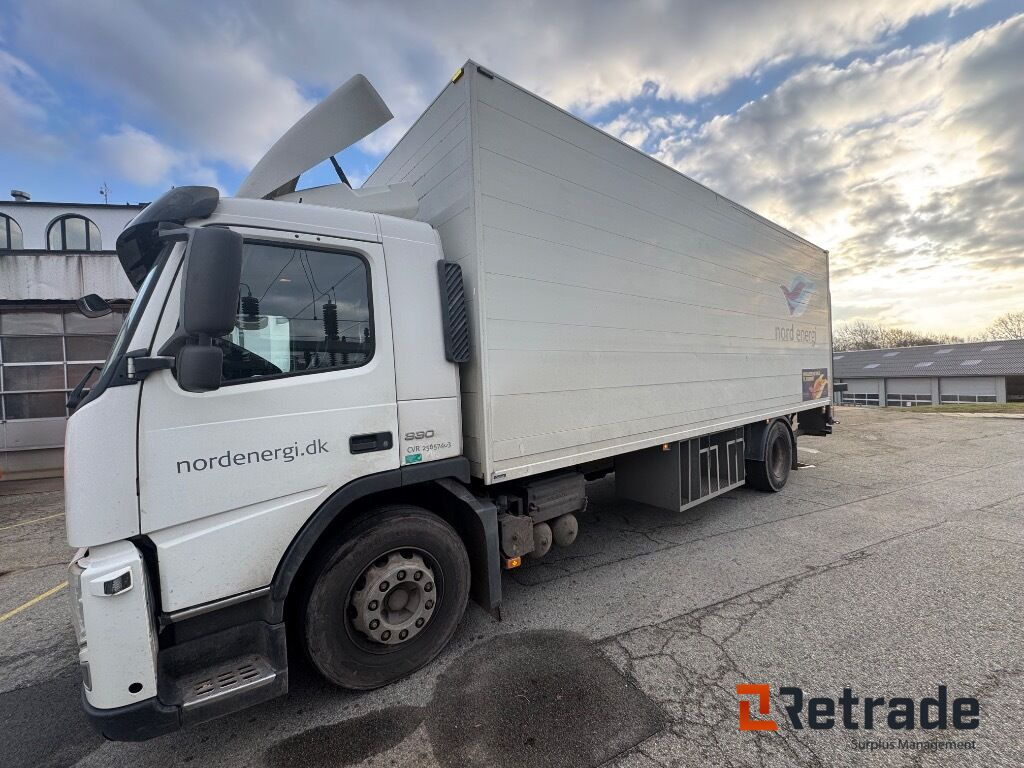 Caminhão furgão VOLVO FM 330 4X2: foto 10