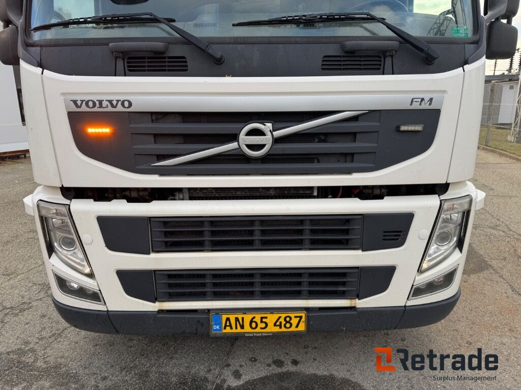 Caminhão furgão VOLVO FM 330 4X2: foto 17