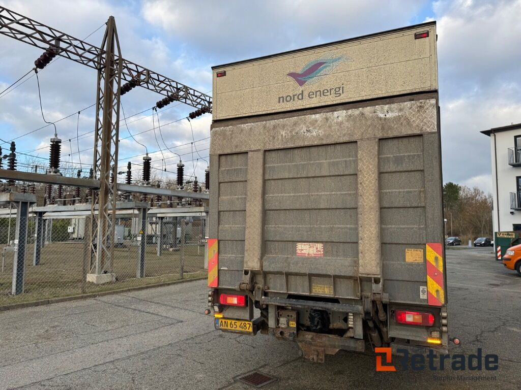 Caminhão furgão VOLVO FM 330 4X2: foto 9