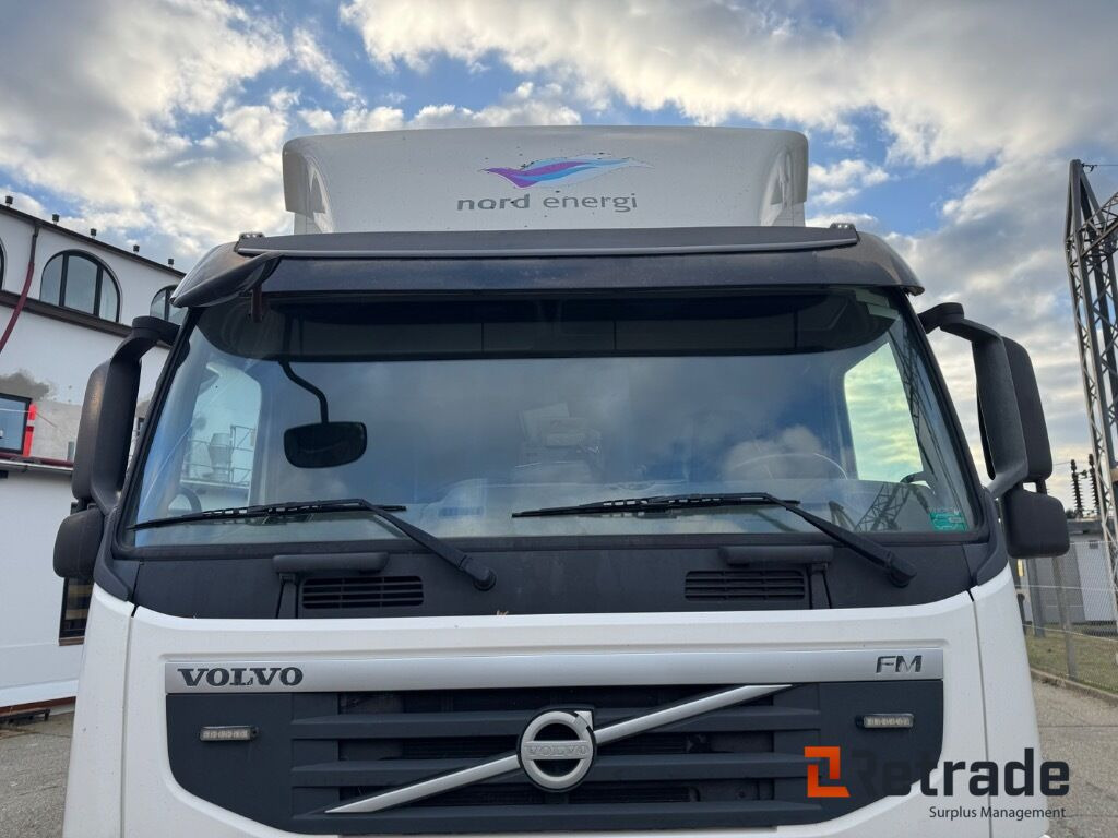 Caminhão furgão VOLVO FM 330 4X2: foto 18