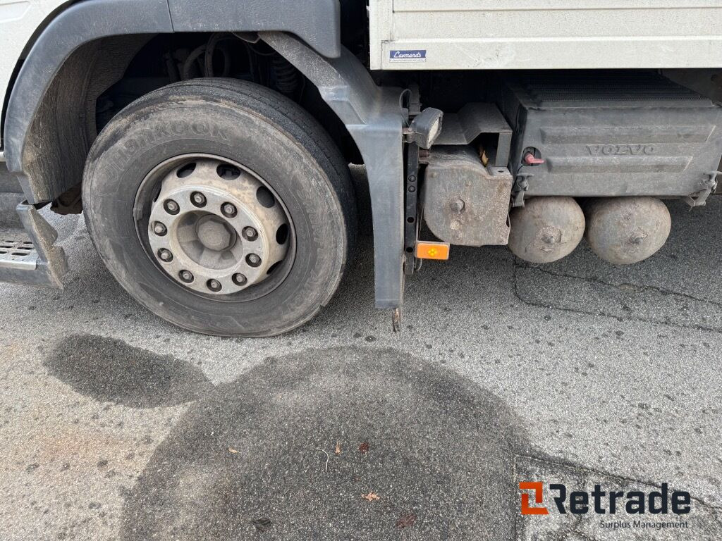 Caminhão furgão VOLVO FM 330 4X2: foto 11