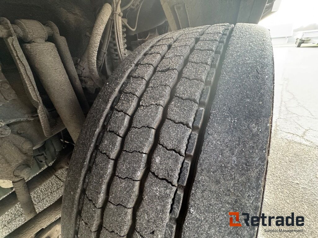 Caminhão furgão VOLVO FM 330 4X2: foto 13