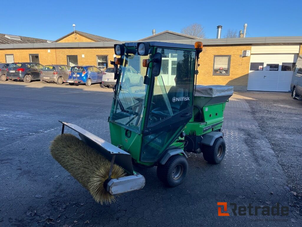 Plæne- og parkmaskiner EGHOLM 2150 Redskabsbærer - Veículo municipal/ Especial: foto 1 Plæne- og parkmaskiner EGHOLM 2150 Redskabsbærer - Veículo municipal/ Especial: foto 1