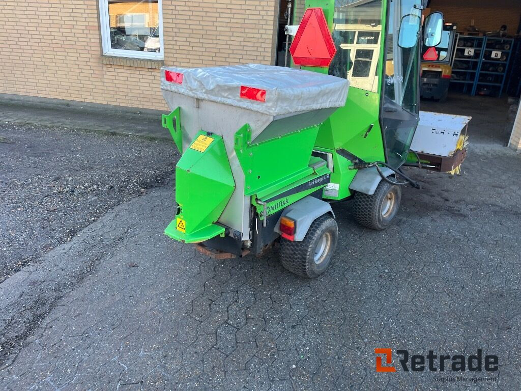 Plæne- og parkmaskiner EGHOLM 2150 Redskabsbærer - Veículo municipal/ Especial: foto 5 Plæne- og parkmaskiner EGHOLM 2150 Redskabsbærer - Veículo municipal/ Especial: foto 5