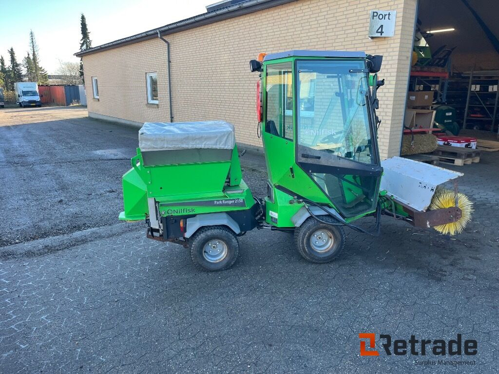 Plæne- og parkmaskiner EGHOLM 2150 Redskabsbærer - Veículo municipal/ Especial: foto 4 Plæne- og parkmaskiner EGHOLM 2150 Redskabsbærer - Veículo municipal/ Especial: foto 4