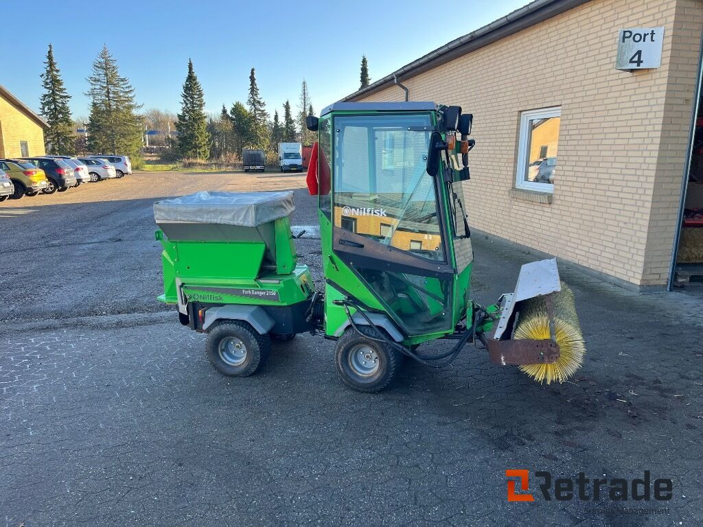 Plæne- og parkmaskiner EGHOLM 2150 Redskabsbærer - Veículo municipal/ Especial: foto 3 Plæne- og parkmaskiner EGHOLM 2150 Redskabsbærer - Veículo municipal/ Especial: foto 3