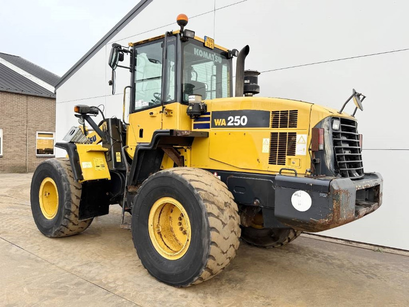Komatsu WA250-5 - Dutch Machine / 3rd Function / Auto Lube - Carregadeira de rodas: foto 3 Komatsu WA250-5 - Dutch Machine / 3rd Function / Auto Lube - Carregadeira de rodas: foto 3