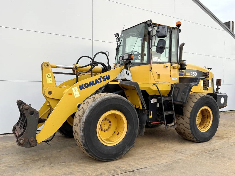 Komatsu WA250-5 - Dutch Machine / 3rd Function / Auto Lube - Carregadeira de rodas: foto 2 Komatsu WA250-5 - Dutch Machine / 3rd Function / Auto Lube - Carregadeira de rodas: foto 2