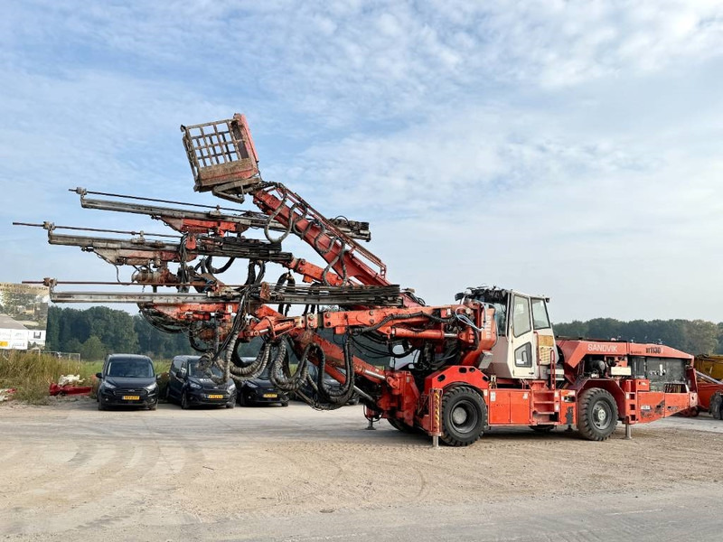 Sandvik DT1130-SC - 3x TB150 Drill Boom + Basket Boom - Máquina de perfuração: foto 2 Sandvik DT1130-SC - 3x TB150 Drill Boom + Basket Boom - Máquina de perfuração: foto 2