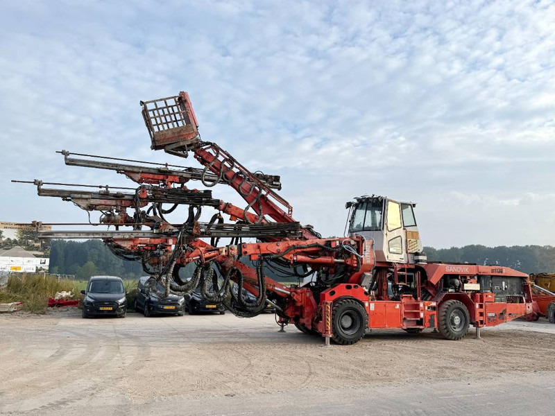 Sandvik DT1130-SC - 3x TB150 Drill Boom + Basket Boom - Máquina de perfuração: foto 1 Sandvik DT1130-SC - 3x TB150 Drill Boom + Basket Boom - Máquina de perfuração: foto 1