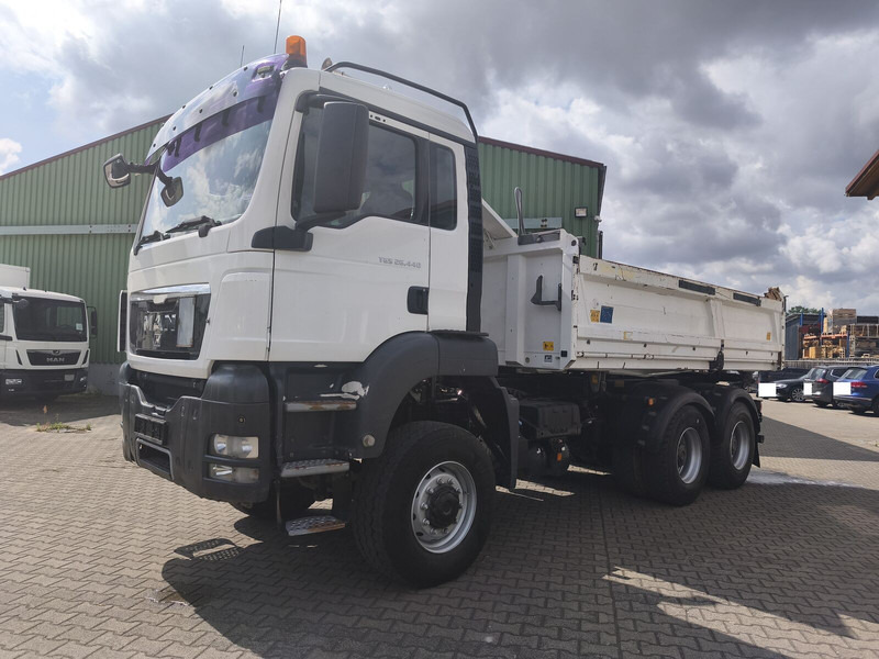 MAN MAN TGS 26.440 Kipper 6x6 Bordmatik Rollplane AHK Euro 5 - Caminhão basculante: foto 3 MAN MAN TGS 26.440 Kipper 6x6 Bordmatik Rollplane AHK Euro 5 - Caminhão basculante: foto 3