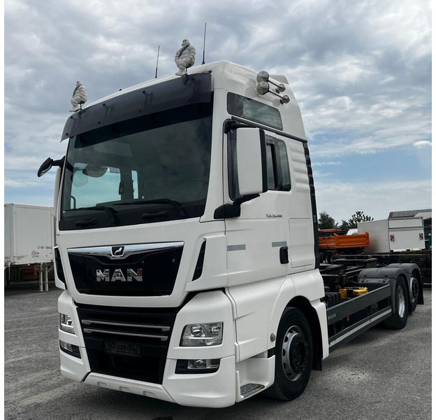 MAN TGX 26.460 BDF Euro 6 6x2 - Caminhão chassi: foto 1 MAN TGX 26.460 BDF Euro 6 6x2 - Caminhão chassi: foto 1