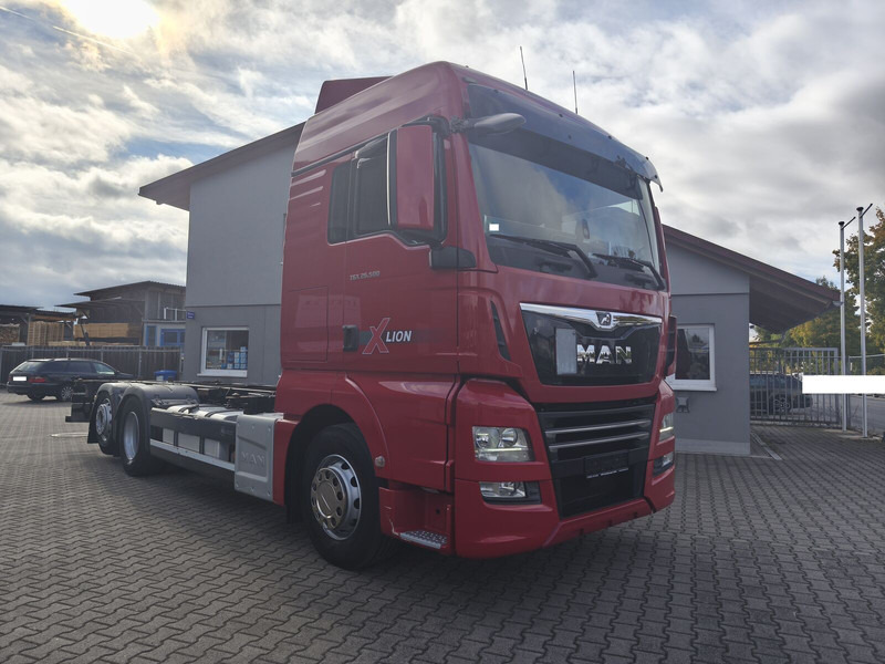 MAN TGX 26.500 BDF 6x2 Euro 6 Retarder Standard Lift+Lenk Euro 6 (29 - Caminhão chassi: foto 2 MAN TGX 26.500 BDF 6x2 Euro 6 Retarder Standard Lift+Lenk Euro 6 (29 - Caminhão chassi: foto 2