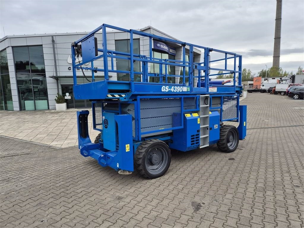 Plataforma de Tijera/ Plataforma de tesoura Genie GS 4390 / 15M HIGH / 680KG LOAD / 1 OWNER / SERVIC: foto 1