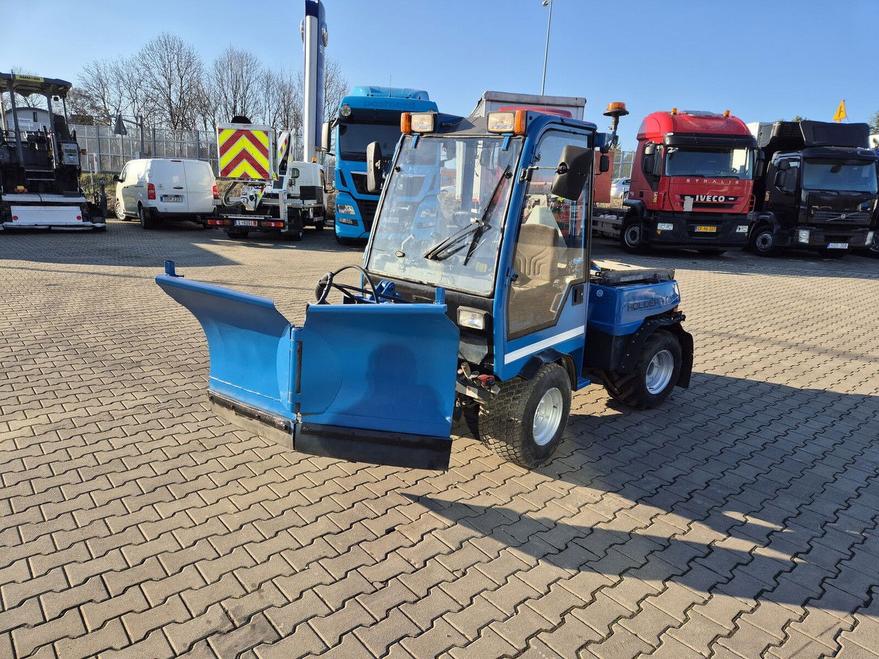 Holder C245 4WD / Tool carrier / Snow plow / PTO Front AN D Rear / 4X4 / - Trator municipal: foto 2 Holder C245 4WD / Tool carrier / Snow plow / PTO Front AN D Rear / 4X4 / - Trator municipal: foto 2
